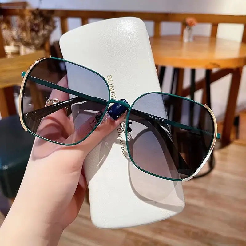 New Women's Metal Frame Sunglasses Retro Women Oval Brand Sun Glasses Fashion Outdoor Street Photography Eyewear Shades