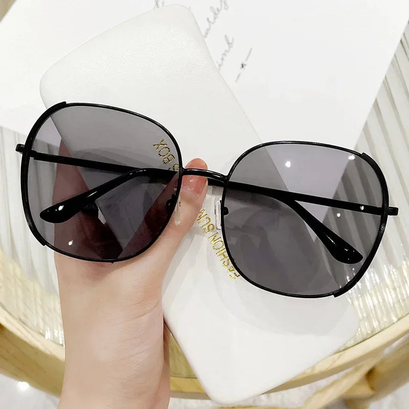 New Women's Metal Frame Sunglasses Retro Women Oval Brand Sun Glasses Fashion Outdoor Street Photography Eyewear Shades