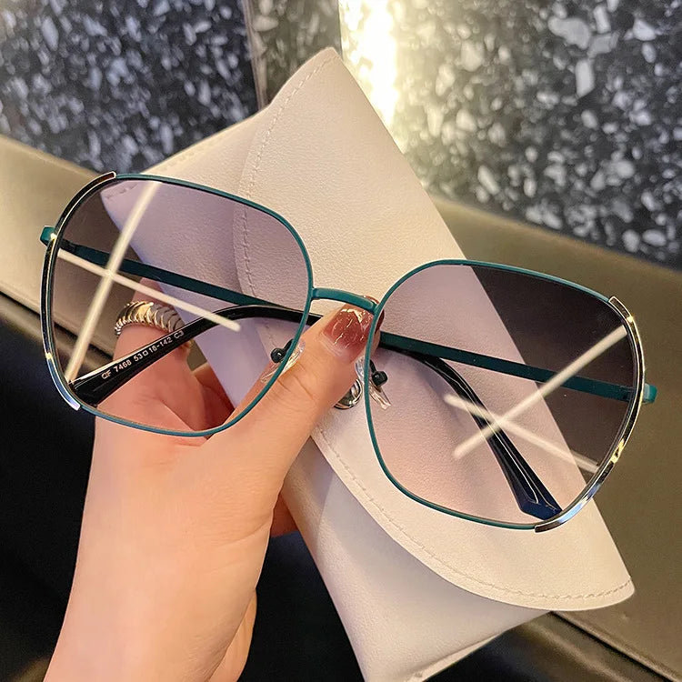 New Women's Metal Frame Sunglasses Retro Women Oval Brand Sun Glasses Fashion Outdoor Street Photography Eyewear Shades
